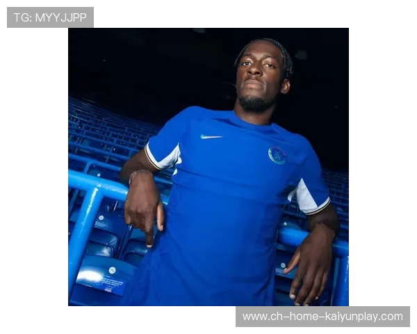 切尔西边路压制效果极佳，迪萨西补位稳固